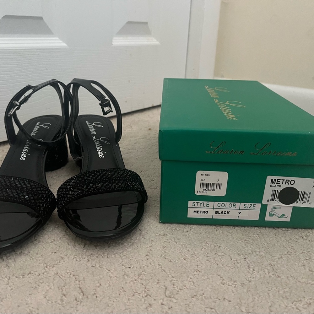 Lauren Lorraine Black Sandals Sleek Design